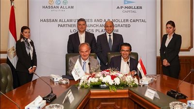 وزير الطيران يلتقى وفدًا  لبحث الفرص الاستثمارية فى الخدمات اللوجستية بمطار القاهرة