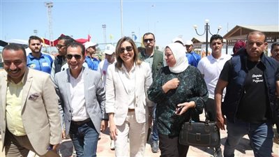 وزيرة الثقافة توجه بتسيير قوافل المكتبات المتنقلة لقرية شهداء الروضة