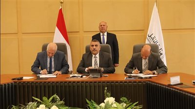 وزير النقل يشهد توقيع اتفاقية الشروط و الأحكام بشأن بناء وتطوير البنية الفوقية بميناء جرجوب 