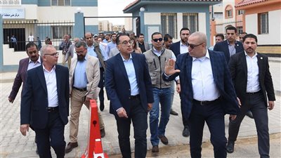 رئيس الوزراء يتفقد عدداً من المشروعات السكنية والخدمية الجاري تنفيذها بمدينة العبور الجديدة