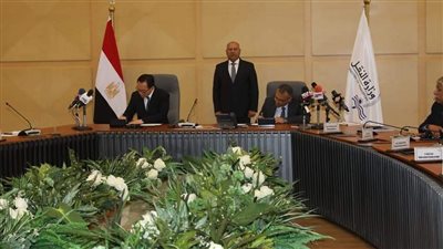 وزير النقل يشهد مراسم توقيع عقد بناء عدد 2 سفينة متعددة الأغراض MPC14K