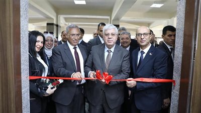 وزير التعليم العالي ورئيس جامعة أسيوط يفتتحان المحلب الآلي بمزرعة الإنتاج الحيواني بجامعة أسيوط