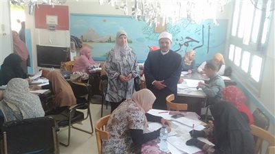  رئيس منطقة السويس الأزهرية يتابع تصحيح إمتحانات الإبتدائية والإعدادية