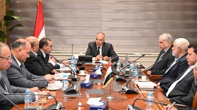 سويلم يتابع الخطوات التنفيذية للتحول لإستخدام نظم الرى الحديث فى مزارع قصب السكر