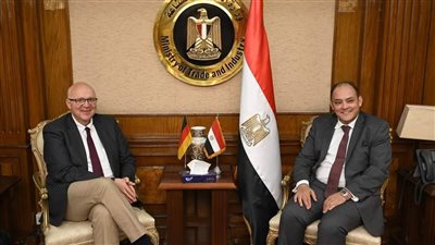 وزير التجارة والصناعة يبحث مع عضو اللجنة البرلمانية للشئون الخارجية بالبرلمان الالماني سبل تعزيز التعاون