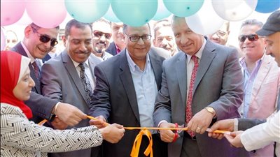  الشرقاوي يفتتح معرض التربية الفنية بجامعة السويس