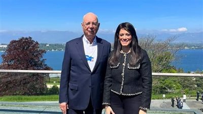 المشاط تبحث تعزيز التعاون والمبادرات المشتركة مع رئيس المنتدى الاقتصادي العالمي