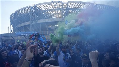 الدوري الإيطالي.. مقتل مشجع وإصابة 200 في احتفالات نابولي