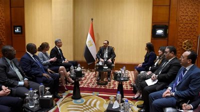رئيس الوزراء يعقد اجتماعاً مع نائب رئيس البنك الدولي لمنطقة الشرق الأوسط وشمال أفريقيا
