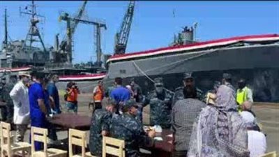 بدء إجلاء عالقين مصريين وآخرين من ميناء بورتسودان بواسطة سفينة حربية مصرية