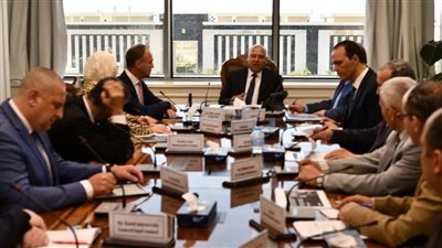 وزير النقل يشرف على انهاء الاتفاق مع سكودا التشيكية لعمرة  واعادة تاهيل وصيانة جرارات الهنشل بالسكة الحديد