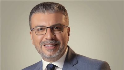 جائزة الإنجاز للإعلامي عمرو الليثي من الجامعة الأمريكية بالقاهرة