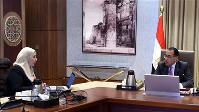 رئيس الوزراء يلتقي وزيرة التضامن الاجتماعي لمتابعة عدد من ملفات عمل الوزارة