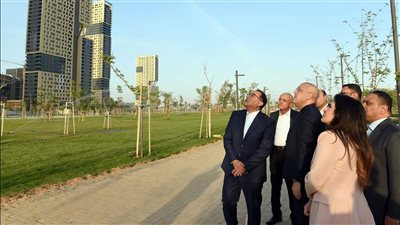 رئيس الوزراء يتفقد الحدائق المركزية 