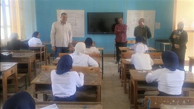 مدير تعليم السويس يتفقد لجان الإمتحانات في أسبوعها الثاني