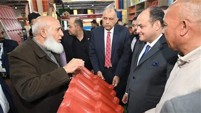 وزير التجارة والصناعة يفتتح معرضي 