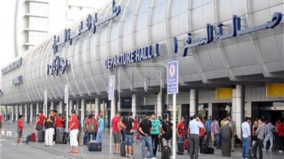 القبض علي راكب لاتهامه بحيازة 127 قرص ترامادول في مطار القاهرة