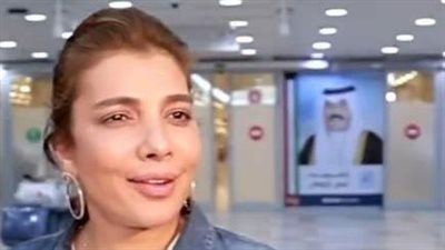 بدون مكياج.. أحدث ظهور لـ أصالة مع زوجها في مطار الكويت