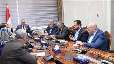 سويلم يتابع موقف مشروعات إعادة إستخدام مياه الصرف الزراعى