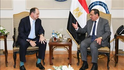 وزير البترول يبحث مع رئيس 