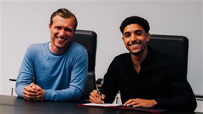 يرتدي رقم 7.. فرانكفورت يعلن ضم عمر مرموش حتى 2027