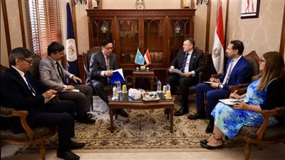 وزير السياحة والآثار يلتقي سفير جمهورية كازاخستان في القاهرة 