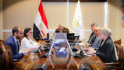 وزيرة البيئة تبحث سبل تهيئة المناخ الداعم لتطبيق سياسة المسئولية الممتدة للمنتج والاستراتيجية الوطنية