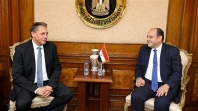 وزير الصناعة: الحكومة حريصة على تشجيع شركات السيارات العالمية للاستثمار فى مصر