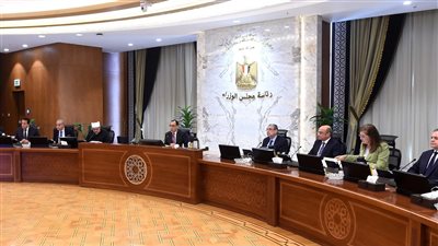 رئيس الوزراء يُشدد على ضرورة التزام كل وزارة بتنفيذ القرارات الصادرة عن اجتماع المجلس الأعلى للاستثمار