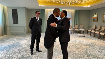 رئيس الوزراء يلتقي وزير الخارجية البريطاني