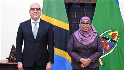 وزير الإسكان يسلم رسالة من الرئيس السيسي لرئيسة تنزانيا