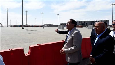 رئيس الوزراء يتفقد ميناء السادس من أكتوبر الجاف بعد تشغيله تجريبياً خلال مؤتمر المناخ COP27