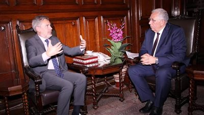 وزير الزراعة يبحث مع السفير الإيطالي بالقاهرة سبل تعزيز الاستثمارات الزراعية الإيطالية في جمهورية مصر العربية