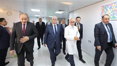وزير التعليم العالي يفتتح ويتفقد عدة مشروعات طبية بجامعة المنصورة