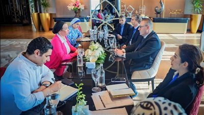 وزيرة البيئة تبحث فرص التعاون المستقبلية في دعم الاستثمار البيئي 