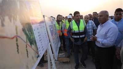 وزير النقل يتفقد مواقع العمل في مشروع تطوير وتوسعة ورفع كفاءة طريق  وادي النطرون العلمين