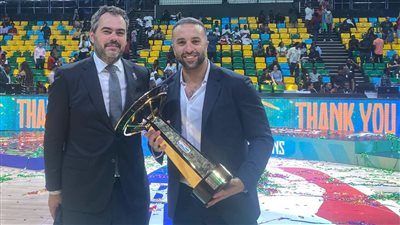 صانع السعادة.. أوجستي حقق 9 بطولات خلال موسمين وينقل سلة الأهلي للعالمية