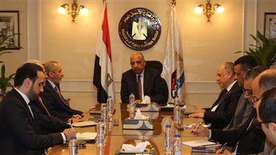 وزير قطاع الأعمال العام يبحث مع رئيس مجلس إدارة 