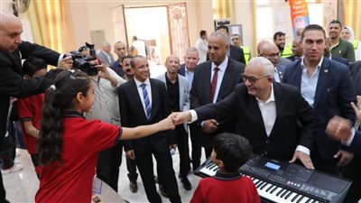 وزير التربية والتعليم ومحافظ الوادي الجديد يتفقدان مجمع ٣٠ يونيو الحكومي