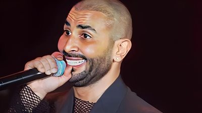 بسبب ملابسه المثيرة وارتدائه لـ 