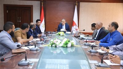 محافظ سوهاج يترأس الاجتماع الدوري لغرفة العمليات الرئيسية لمتابعة موقف توريد الأقماح