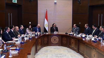 رئيس الوزراء يترأس اجتماع الوحدة الدائمة لحل مشكلات المستثمرين بمجلس الوزراء