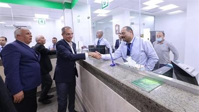 وزير الاتصالات يتفقد مبنى بريد السلام ومدرستى التربية الفكرية والامل للصم بالخارجة