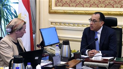 رئيس الوزراء يلتقي وزيرة البيئة لمتابعة عدد من ملفات عمل الوزارة