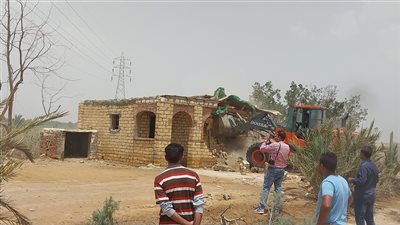 تنفيذ 17 قرار إزالة على أراضي الدولة بالسويس