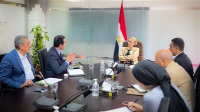 وزيرة البيئة تلتقي مع ممثلى شركة أسبيك العاملة في مجال إدارة تشغيل ومعالجة المخلفات والتخلص الآمن منها