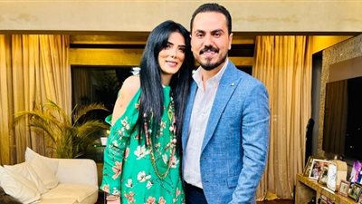 نصدق مين؟| خطوبة حورية فرغلي ونزار الفارس.. الفنانة: 