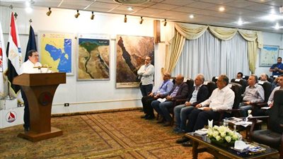 وزير البترول يؤكد أهمية تكثيف الجهود لزيادة الإنتاج والاحتياطي البترولي