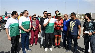 وزير الشباب والرياضة ومحافظ القاهرة يُطلقان شارة بدء أكبر ماراثون للدراجات الهوائية