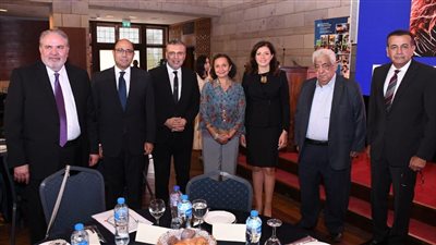 الجامعة الأمريكية تمنح جائزة الإنجاز مدي الحياه للإعلامي عمرو الليثي